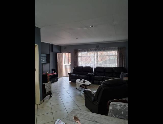 4 BEDROOM HOUSE FOR SALE IN KRUGERSDORP WEST